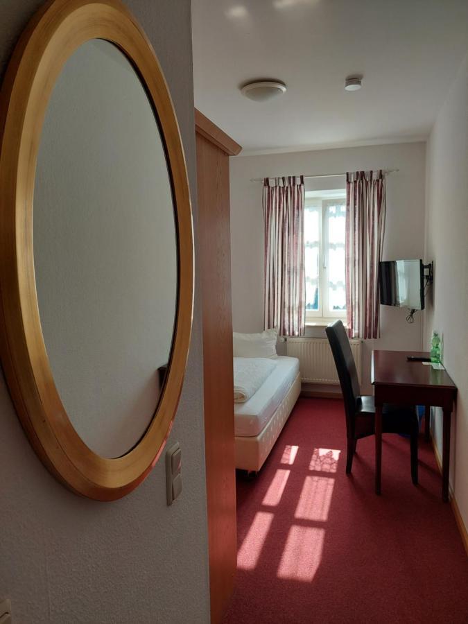 Der Heurige Im Gasthaus Zum Loewen Freising Exterior foto