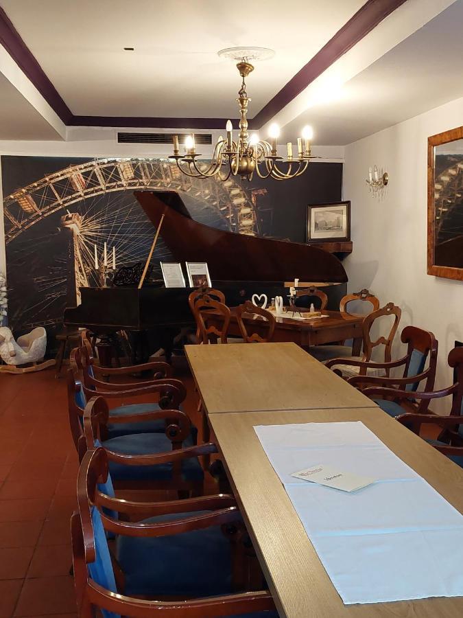 Der Heurige Im Gasthaus Zum Loewen Freising Exterior foto
